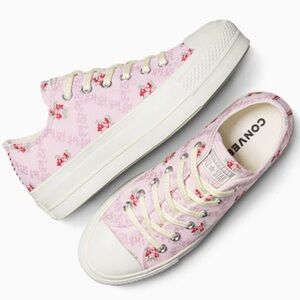 ⭐️Size 8 - NWT: CONVERSE - Women’s Chuck Taylor Platform Shoes